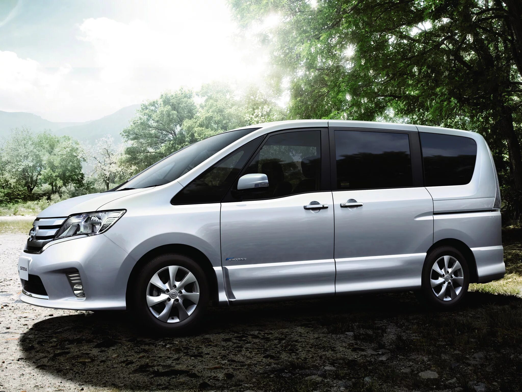 Ниссан Серена с26. Nissan Serena Hybrid c26. Nissan Serena c26 Highway Star. Ниссан Серена 2012.