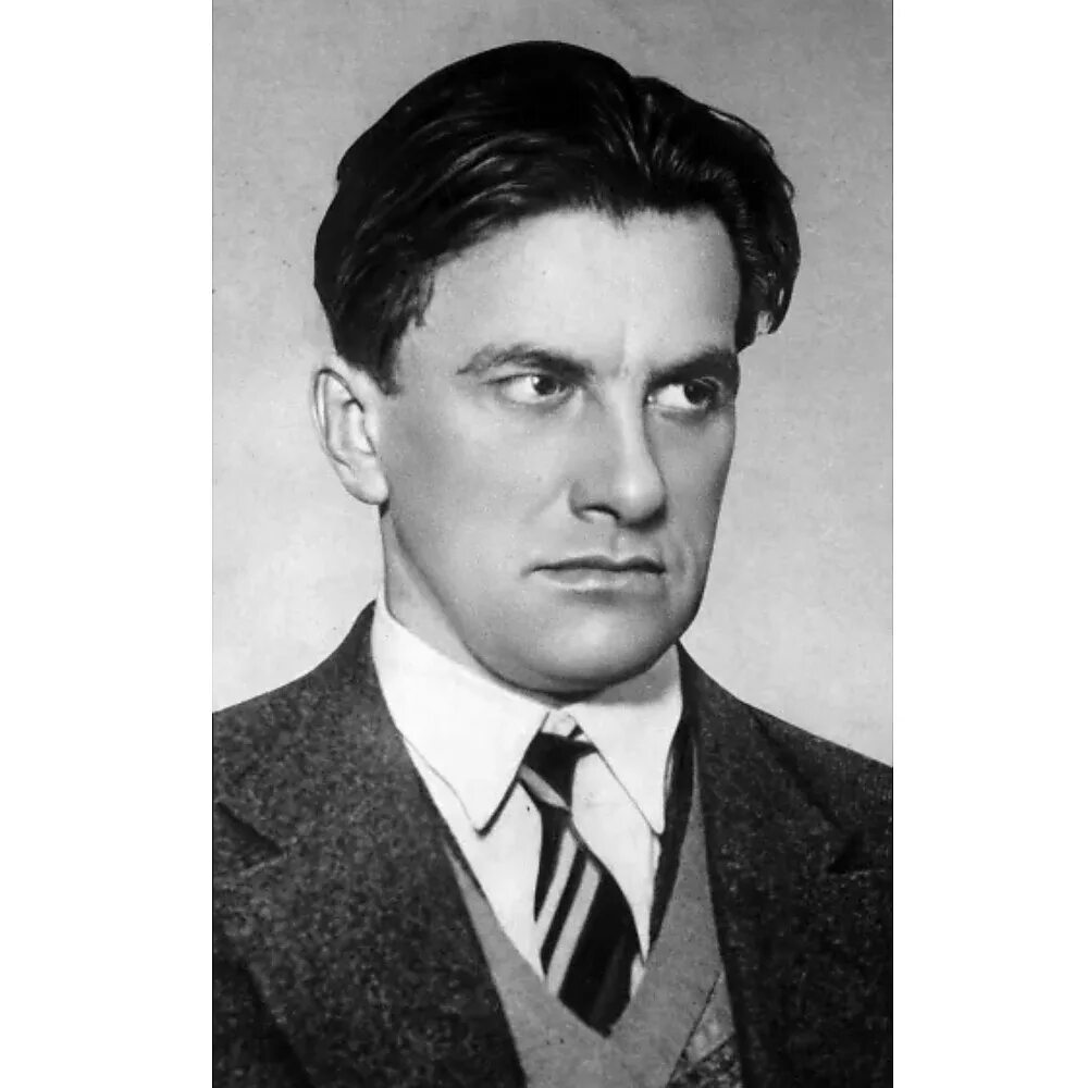 Любит не любит я руки ломаю и пальцы разбрасываю разломавши. Ненавижу всяческую мертвечину обожаю всяческую жизнь. Маяковский ненавижу всяческую мертвечину обожаю всяческую жизнь. Павел гусев скульптура в пространстве вечности. Ненавижу всяческую мертвечину обожаю всяческую жизнь.