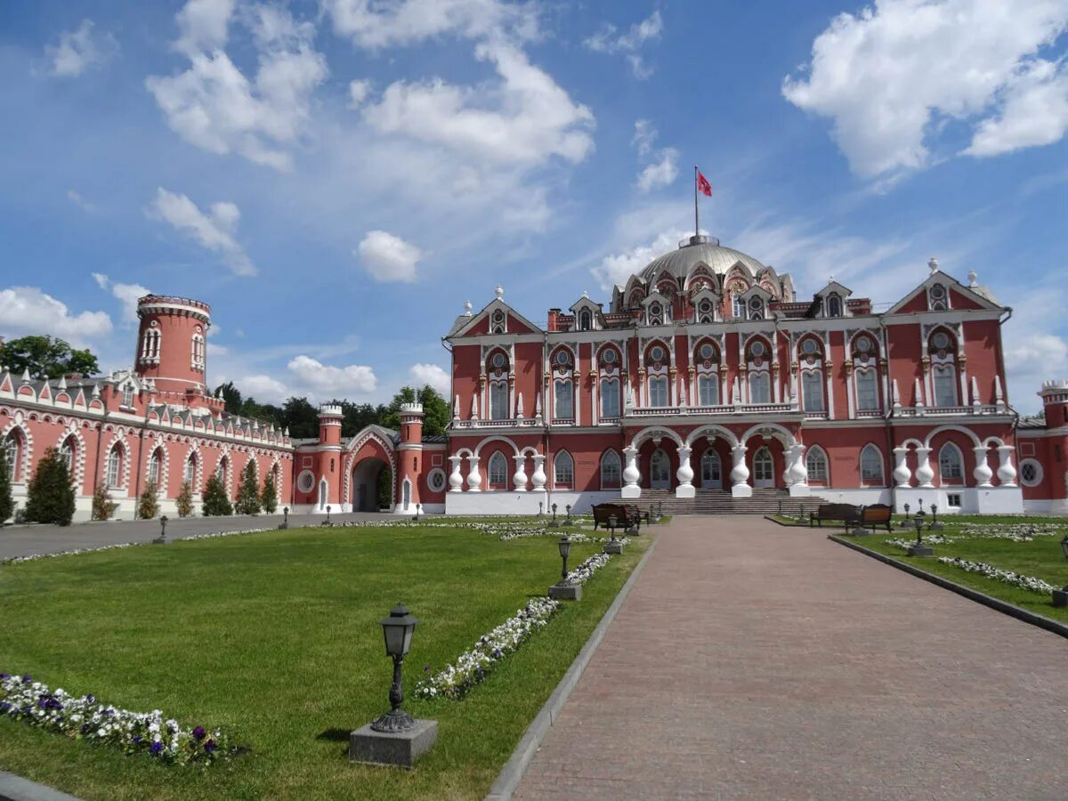 Путевой дворец история. Петровский путевой дворец Казаков. Петровский путевой дворец, Москва, Ленинградский проспект, вл40с6. Казаков Петровский подъездной дворец Москва.