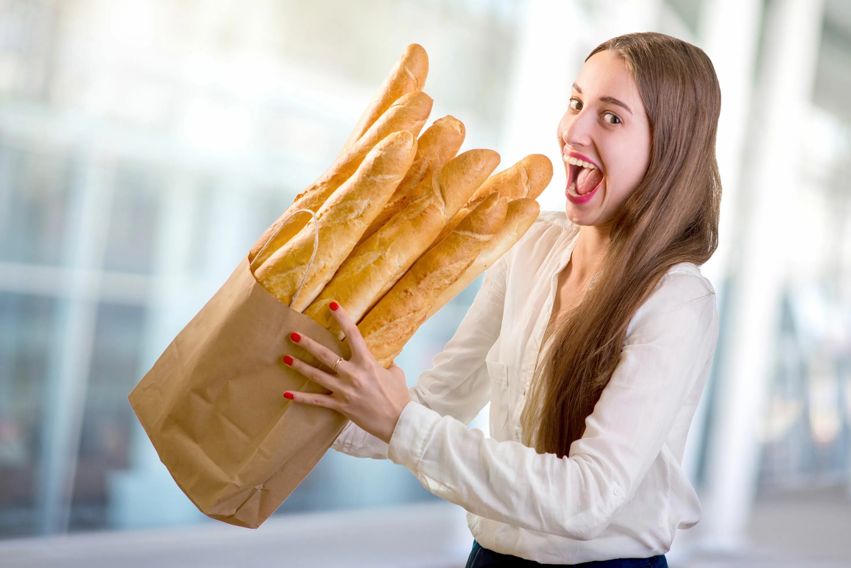 Человек есть много хлеба