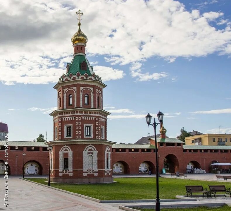 Спасская (фроловская) башня. Кремль часовня. Спасская башня кремля. Успенский собор московского кремля. Башни московского кремля спасская башня.
