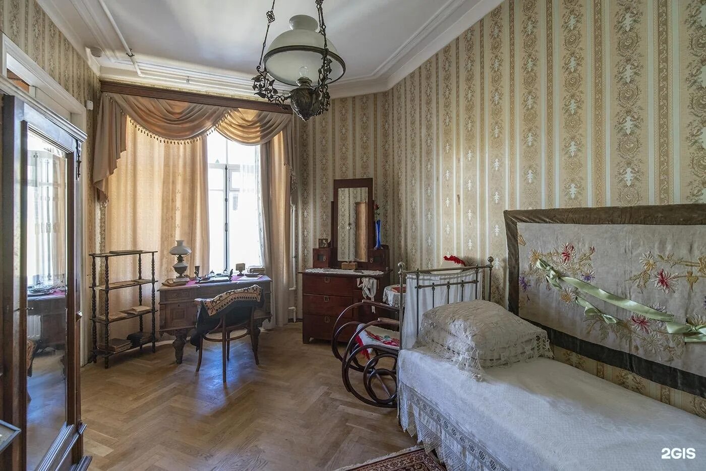 Музей квартира аллилуева в спб. Музей квартира аллилуевых в санкт петербурге. 10-я советская 17 музей аллилуевых. Санкт-петербург музей-квартира аллилуевых парадная. Аллилуев музей-квартира.