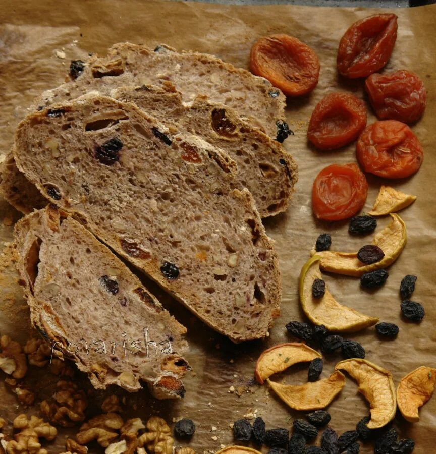 Хлеб с курагой. Хлеб с фундуком и сухофруктами. хлеб с курагой и орехами. хлеб с изюмом и курагой. ржаной хлеб с сухофруктами и орехами.