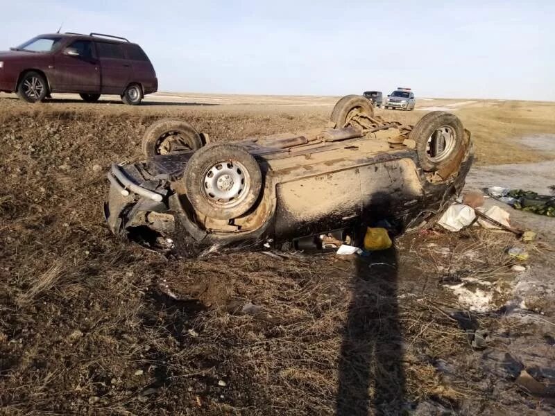 ДТП В Оренбургской области в Адамовском районе на трассе. Авария на трассе Адамовка Ясный. Renault Duster авария Оренбургская область. ДТП на дороге Ясный Оренбургская область - Адамовка. Новости оренбургской области на сегодня последние происшествия