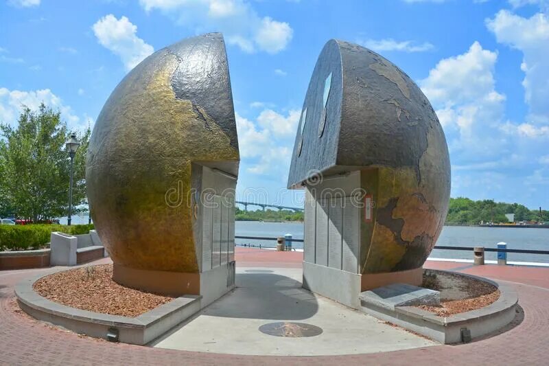 Памятник сибелиусу хельсинки. Сибелиус композитор памятник. Памятник иоганну штраусу. Памятник штраусу в вене. Памятник иоганну штраусу.