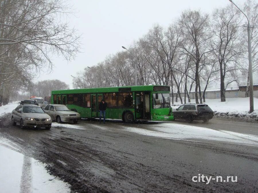 Маршрут 56 новокузнецк. Автобус Новокузнецк ДТП. Куйбышевский район Новокузнецк. Новокузнецк происшествие на объездной.