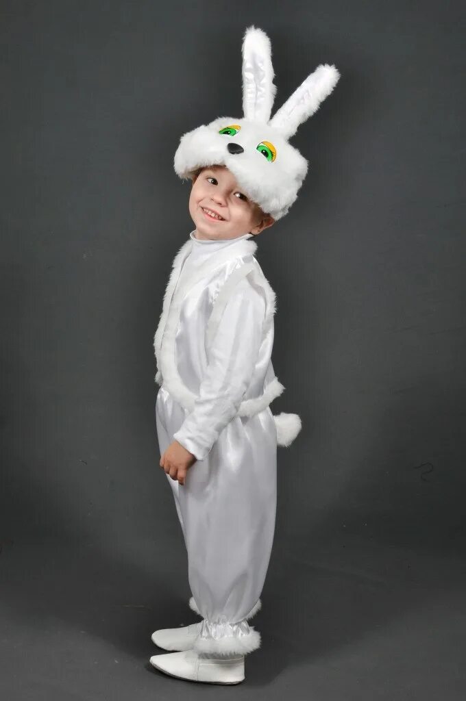 Костюм зайчика новый год. Костюм зайчика. Новогодний костюм зайчика. Костюм зайчика для мальчика. Ребенок в костюме зайца.
