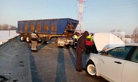 ДТП на трассе м7 Мензелинск. Авария трасса м7 Казань. В Татарстане произошло массовое ДТП м7 Мензелинском район. Авария на трассе м7 возле Мензелинска.