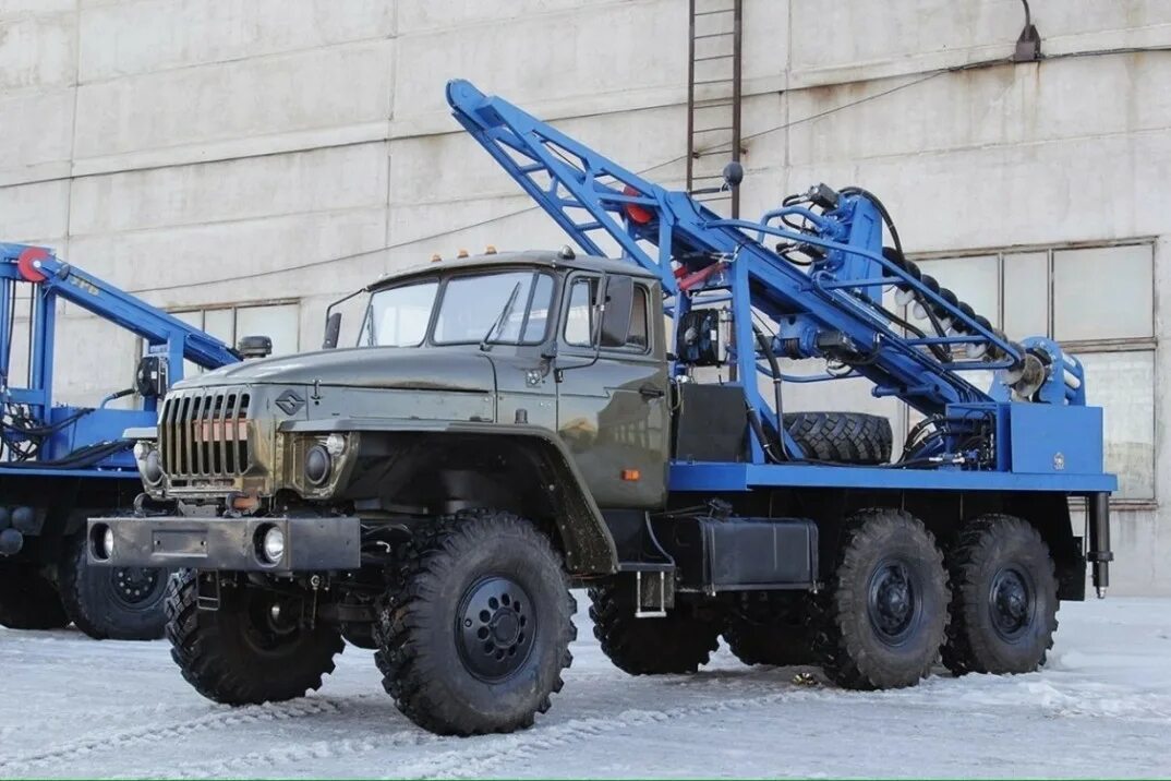 Урал буровая установка. Урал 4320 урб-2а2. урб 2м. урб 51 стройдормаш. урал новый с буровой урб 2а2.