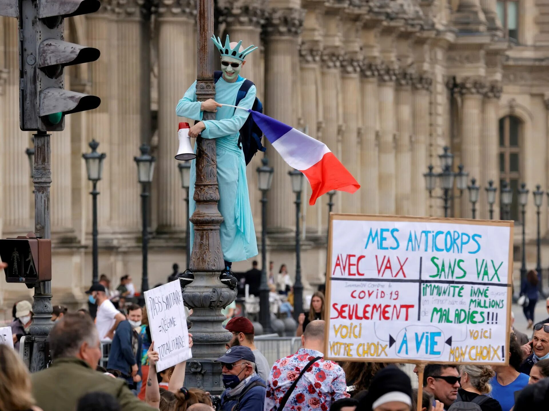 Франция власть. Протесты во Франции. Митинги против президента Франции. Макрон о протестах во Франции. Пасха во франции в 2024