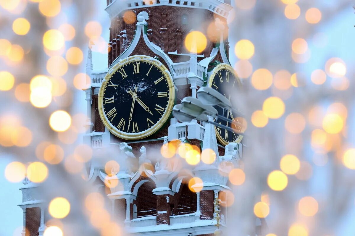 Спасская башня бой курантов. Бой курантов минута. Бой курантов минута. Куранты на спасской башне московского кремля 12 часов. Бой курантов.