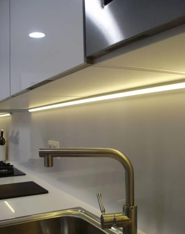 Светильник подсветка для кухни. Подсветка для кухни. Подсветк акухн. Светодиодная подсветка для кухни. Подсветка для кухни под шкафы.