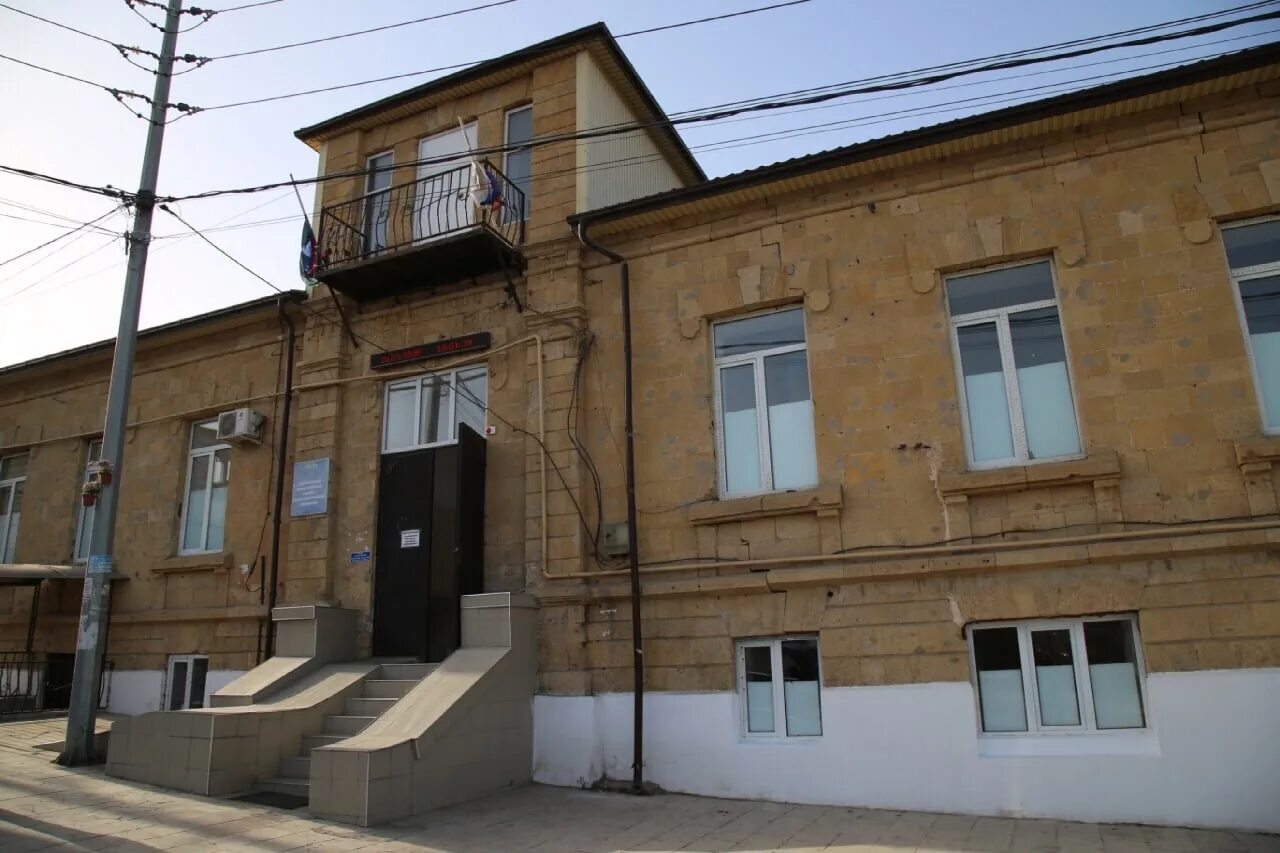Поликлиника город дербент улица ленина. Улица буйнакского 43 в дербенте. Детская поликлиника дербент ленина. Женская консультация дербент ул буйнакского. Поликлиника на пушкина дербент.