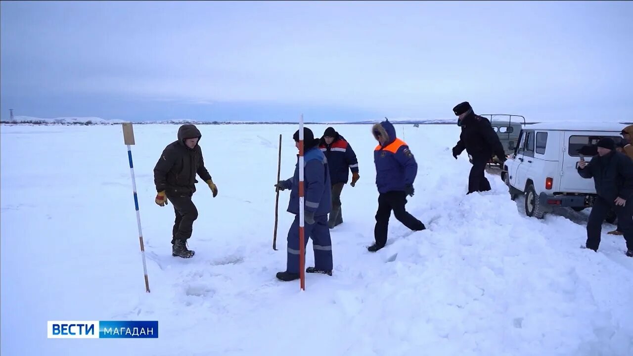 Переправы видео. Переправа через реку Зею в Свободном. Светофор на льду зимней переправе. Ледовая переправа Бодайбо - Бисяга. Коляндр переправа.