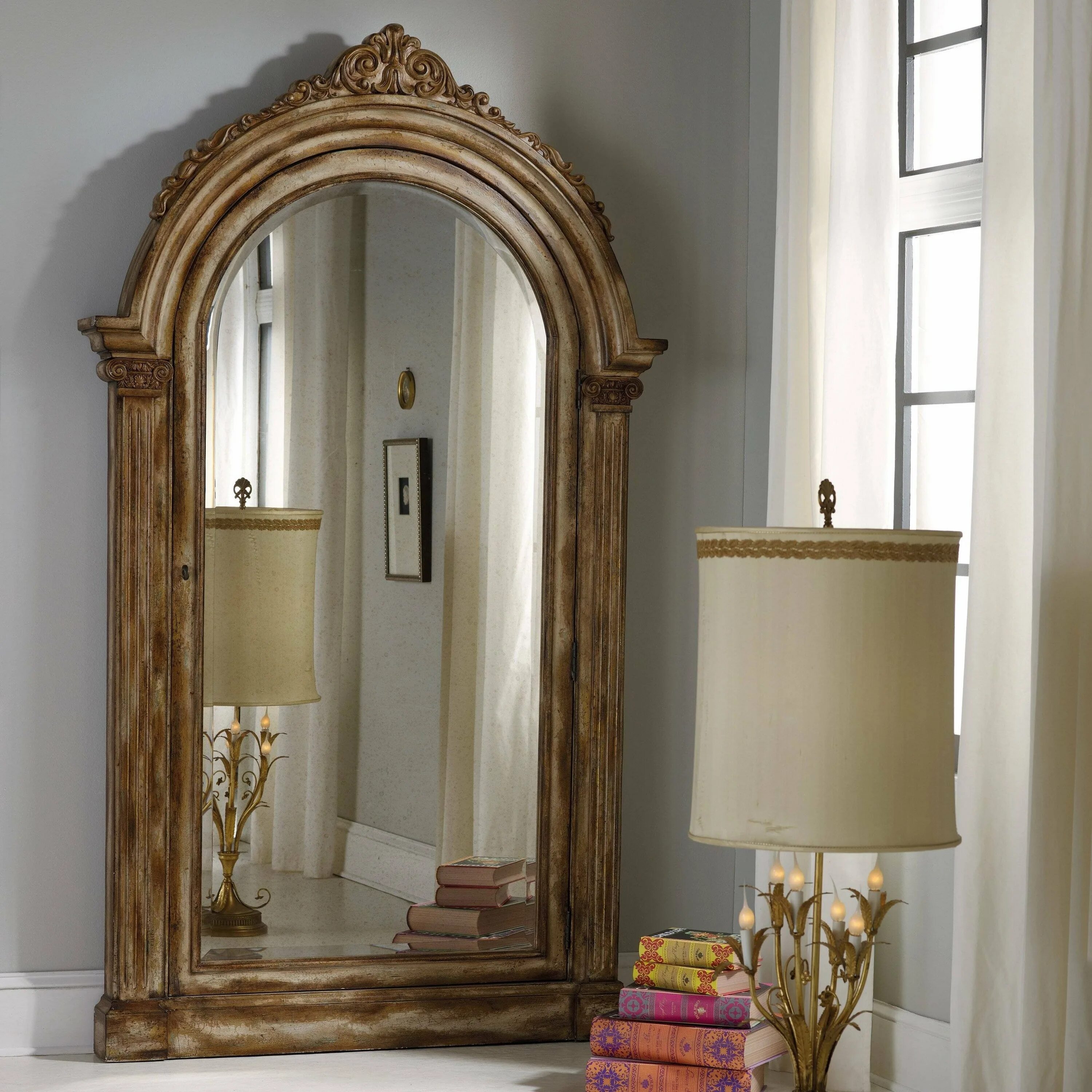 Винтажное напольное зеркало. Большие напольные зеркала. Старинное зеркало в интерьере.