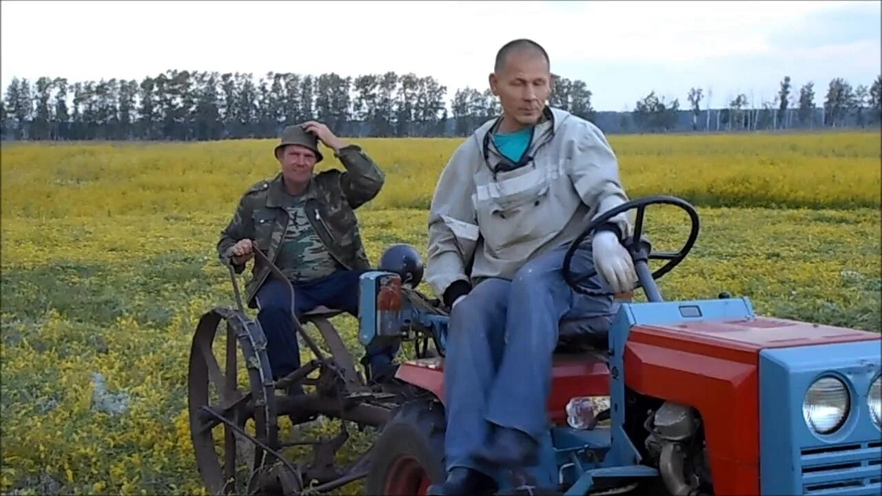 Кмз видео. Косилка на кмз 012. кмз 12 с почвофрезой. косилка сегментная для кмз 012. культиватор кмз 012.