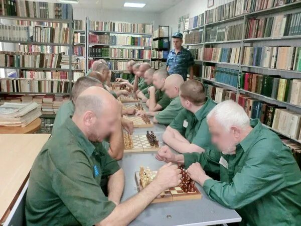 Библиотека в российской тюрьме. Что прочитать осужденным. Библиотека в колонии. Чтение в тюрьме. Колония строгого режима в башкирии.