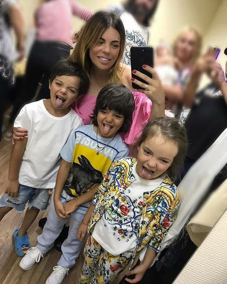 сын анастасии стоцкой фото и киркорова. мартин киркоров и сын стоцкой. сын анастасии стоцкой и сын киркорова. стоцкая анастасия сын похож на киркорова. дети стоцкой похожи.