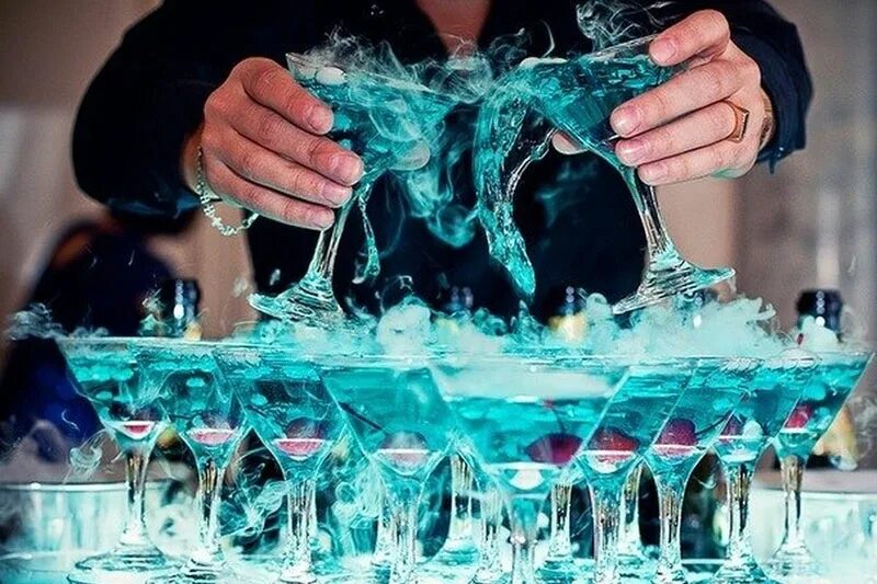 зал для дискотеки. вечеринка огонь и лед. вечеринка лед. лед и пламя вечеринка. украшение зала в зимнем стиле.