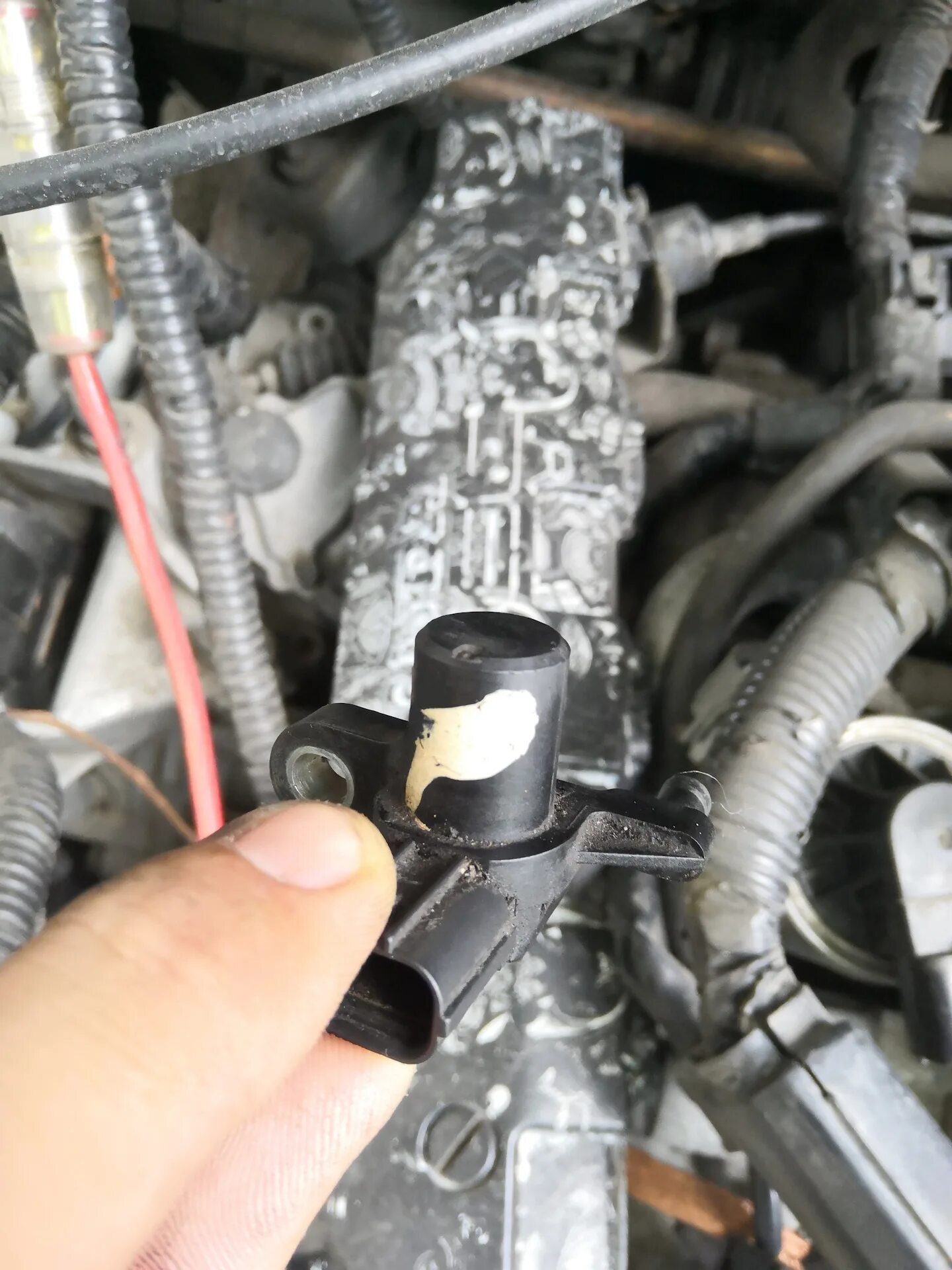 Как заменить датчик распредвала. Датчик коленвала расположение honda civic. honda civic 8 датчик распредвала. датчик распредвала хонда цивик 4д. датчик распредвала honda stream.