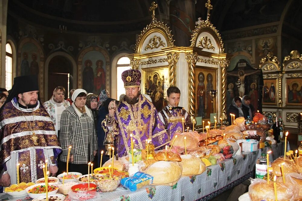 Заупокойное вечернее богослужение. Утреня. Парастас. Утренняя заупокойная парастас. Парастас фото. Постные богослужения монастырь свечи.