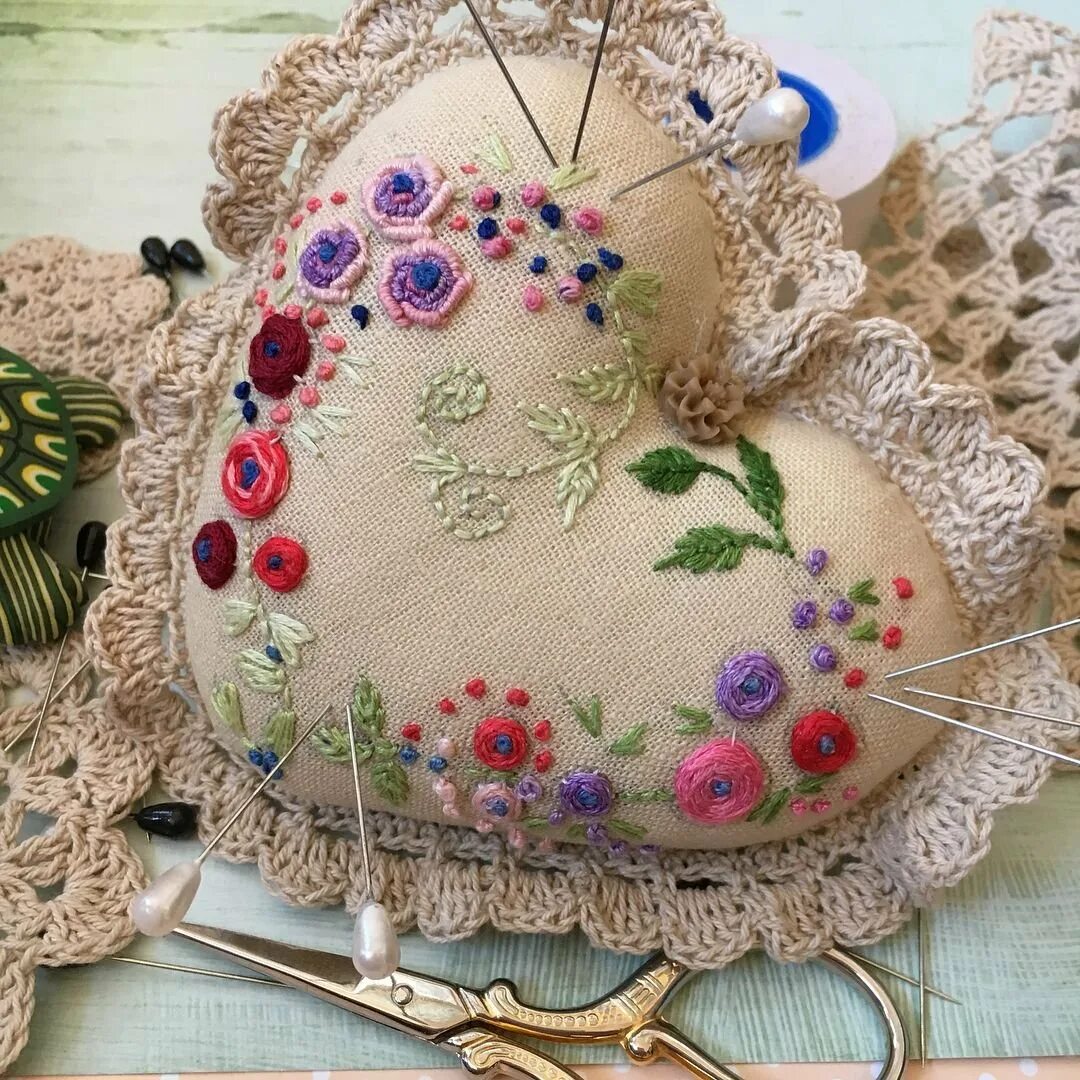 Современное рукоделие. Рукоделие для вязальщиц. Мастерицы рукодельницы. Забавное рукоделие. Рукодельница.