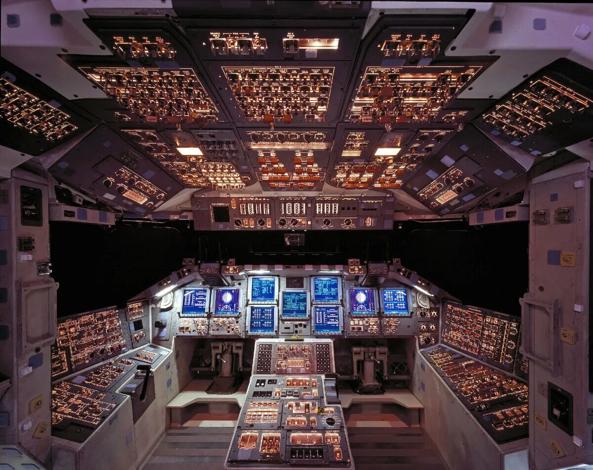 Спейс комп. Space shuttle кабина. спейс шаттл кабина. кабина пилотов спейс шаттл. кабина спейс шаттла.