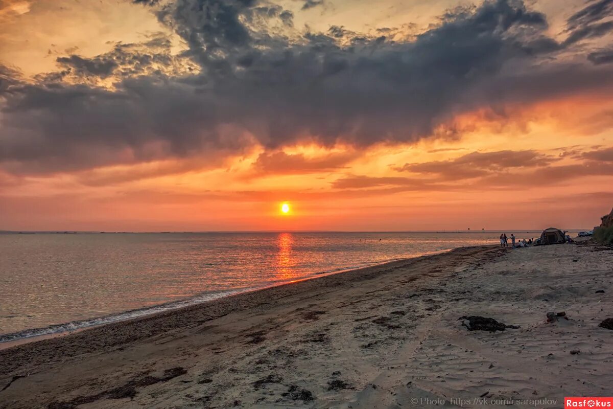 Сенной азовское море. Тамань море. Азовское море тамань. Тамань море. Скалы тамани.