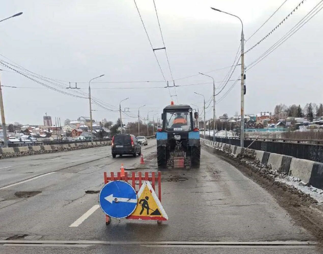 25 октября на левом. Октябрьский мост Чебоксары. Дорожный мост. Ремонт дорог в городе. Октябрьский мост перекрыт.