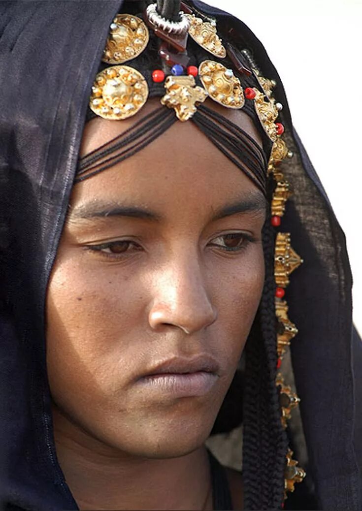 Араб северной африки. Кабилы Алжир берберы. Женщины туареги берберы. Туареги Ахаггара. Туарег Африка.