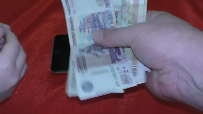 3000 Рублей в руках. 800 Рублей фото. Фото денег в руках 800 руб. Фото 800 рублей в руках. 800 б рублей