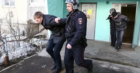 Задержание преступника сотрудником полиции
