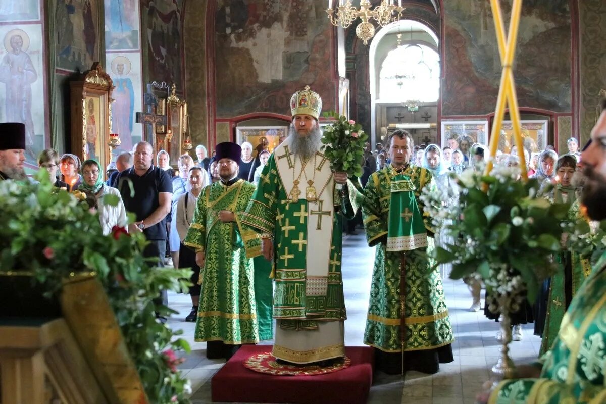 Богослужения в св. Троица богослужение. Празднование Троицы. Троица в храме. Праздник Троица в храме.