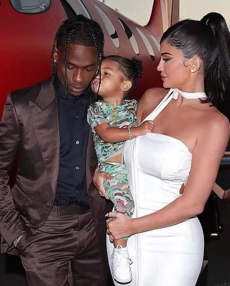 Ким дженни и элла гросс. Отцы и дочери фильм 2015. Кайя гербер с парнем. Аманда сейфрид отцы и дочери фильм 2015. Дочь ивана урганта с бойфрендом.