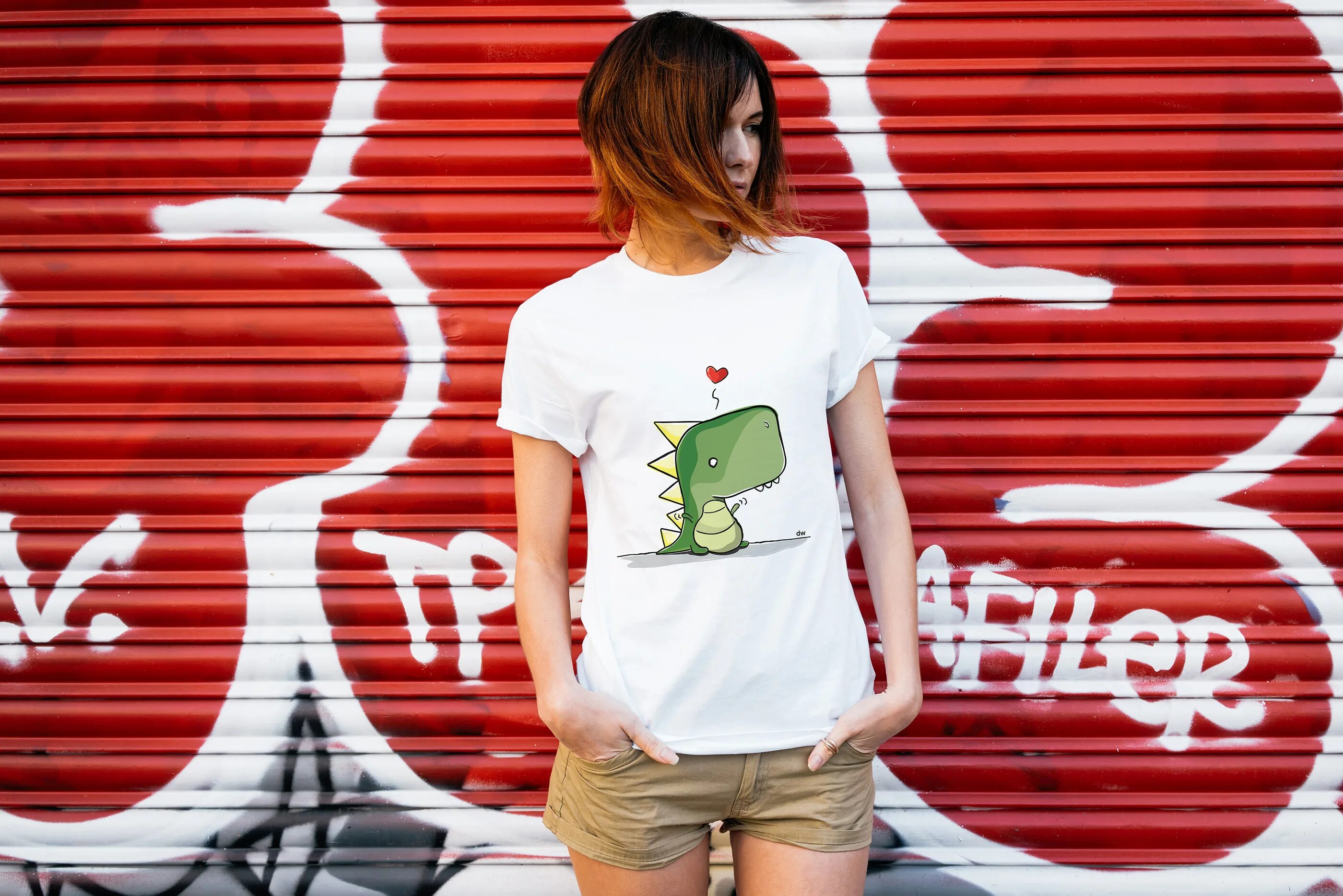 I don t wear this. Футболка девушка. Футболка на фоне стены. Белая футболка на фоне стены. Девушка в длинной футболке.