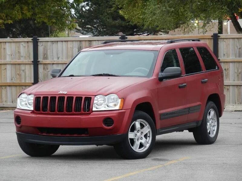 Куплю гранд чероки б у. Чероки Ларедо 2005. Jeep Grand Cherokee 2005. Град Чироки джип 2005. Jeep Laredo 4x4.