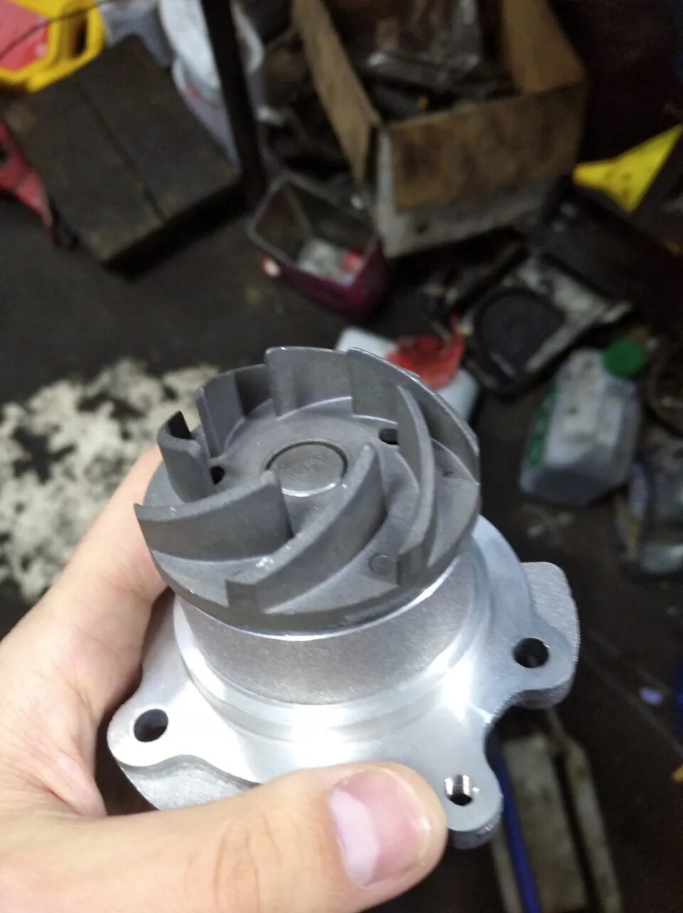 Гул помпы. Гул помпы. Вакуумный насос lada kalina. Гул помпы. Калина ремонт помпы своими руками.