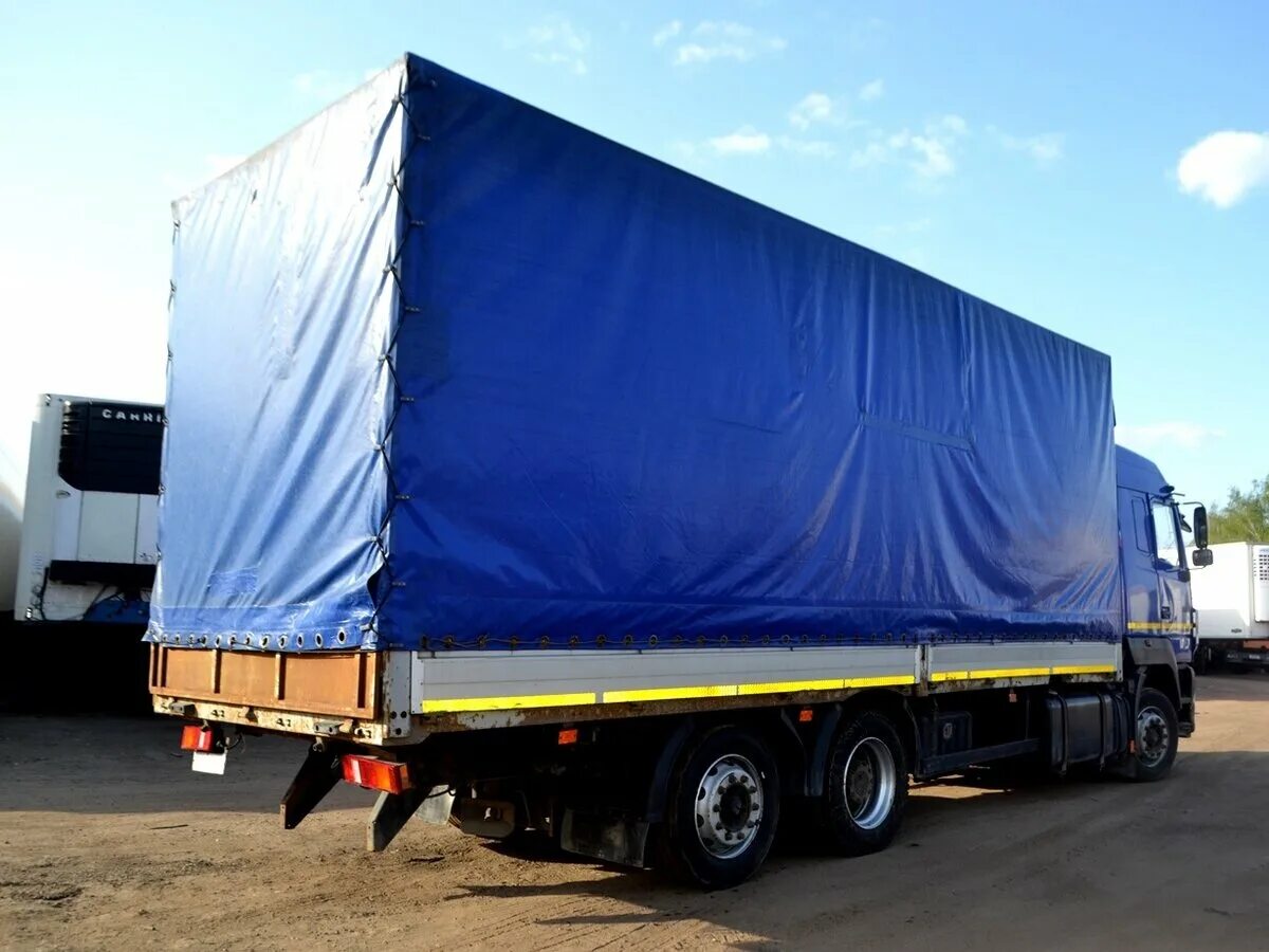 Прицеп грузовой тентованный 45 кубов. Бортовой тентованный. Полуприцеп kogel s24-1. Маз 6303 тентованный с прицепом. Прицеп шмитц spr24.