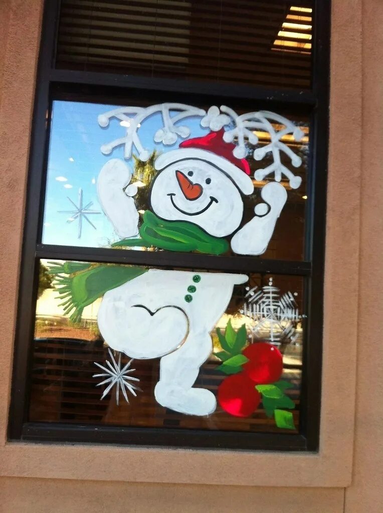 снеговик на окне пастой. новогодние рисунки на окнах гуашью. наклейки на окно к новому году. снеговик на окно. снеговик на окно.