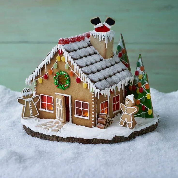 Gingerbread cottage. Gingerbread cottage. Рождественский имбирный домик. Anna's пряничный домик gingerbread house. Имбирный домик.