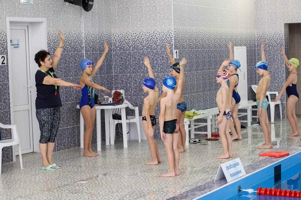 логотип лазурного бассейна. лазурная 10 новосибирск. холидей классик новосибирск лазурная 4/3. лазурная 4/4 новосибирск.