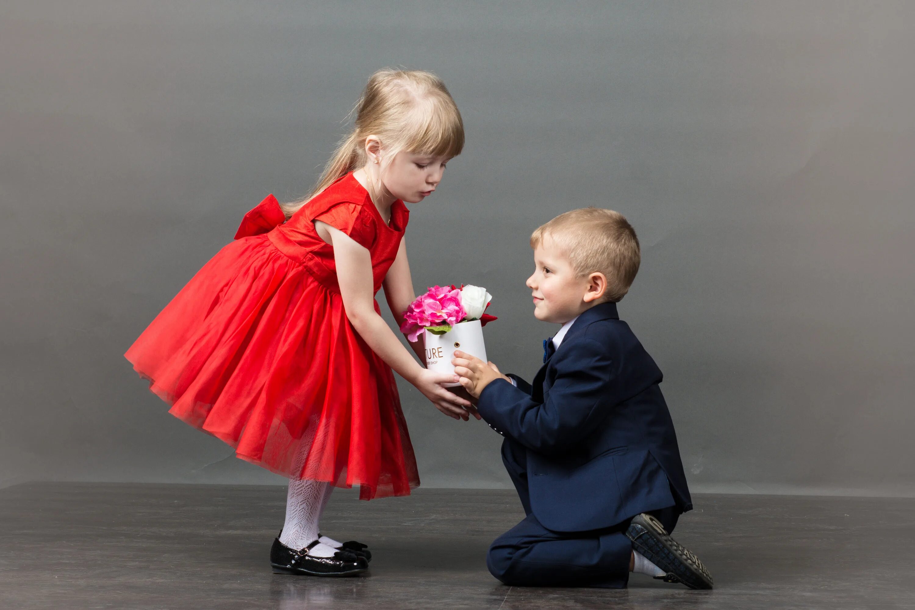 необычный танец жениха и невесты. дети танцуют на свадьбе флэшмоб бесплатно. танец молодоженов на свадьбе. свадебный танец жениха и невесты. дети на свадьбе.