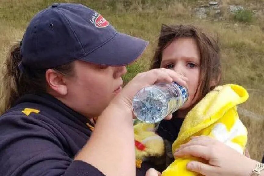 Канадец 6 летняя девочка. Девочка спасла свою семью и дом. Арина левкова нерехта. Спасла детей из горящего дома. Девочка спасла семью.