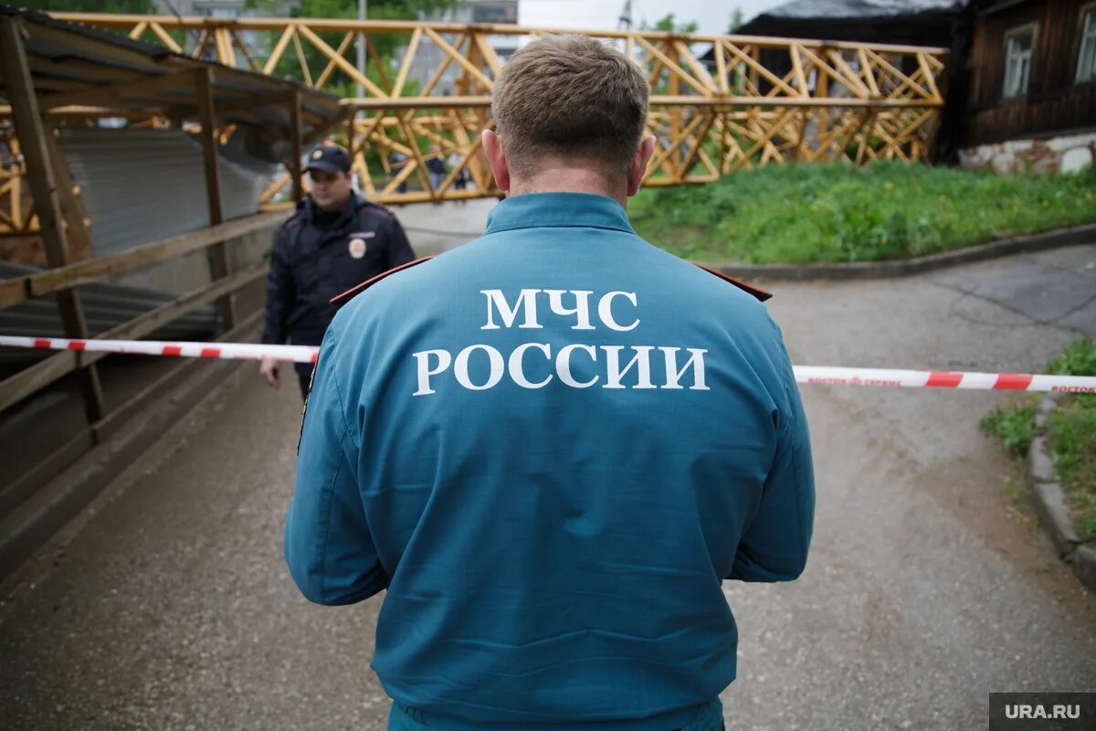 Мчс фото. Мчс. Мчс со спины. Парадная форма гпс мчс россии на 2021. Форма курсантов мчс россии.