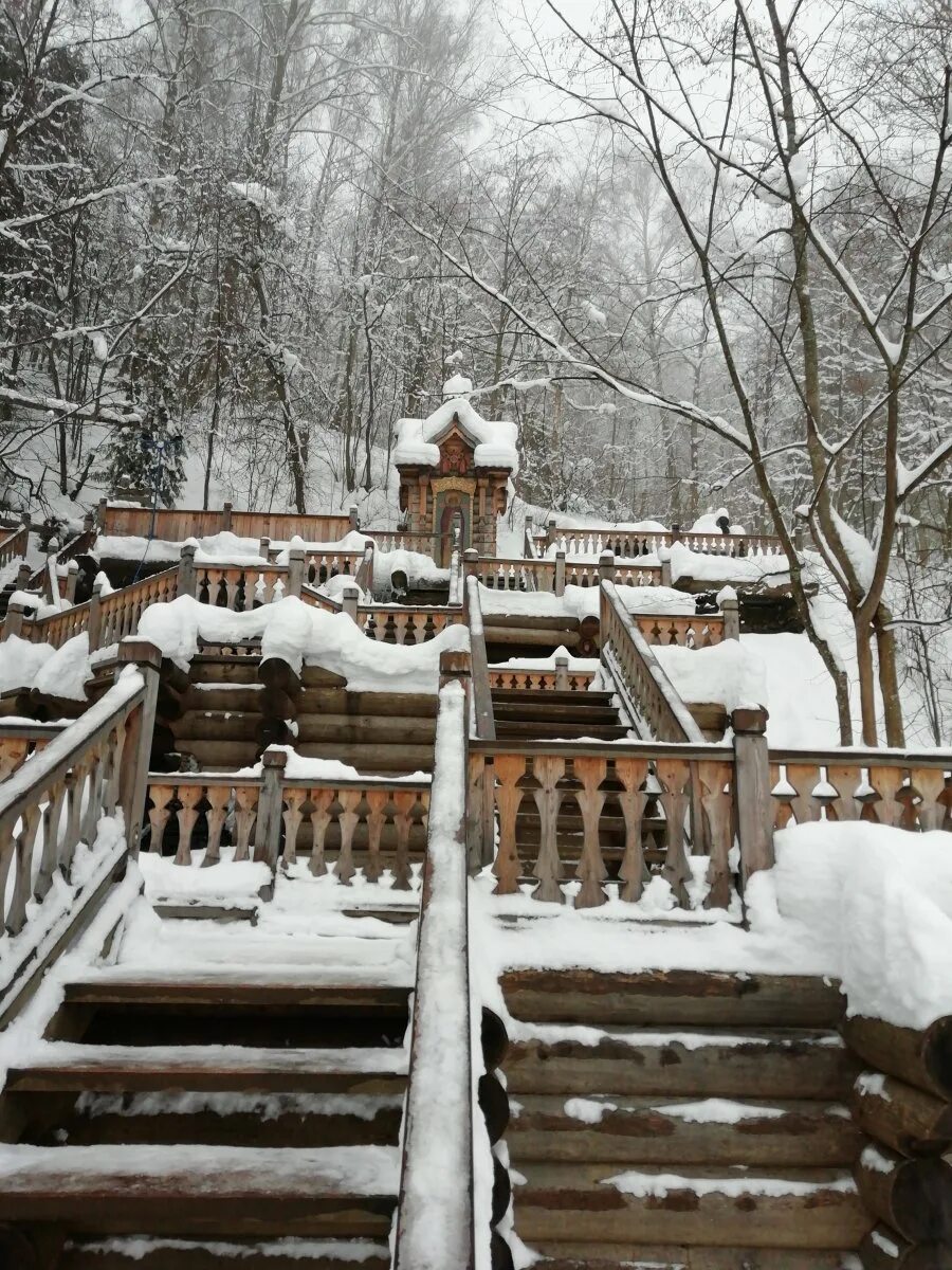 Гремячий ключ сергиев посад. Водопад гремячий купель. Водопад гремячий ключ зимой. Ключи зимой. Ключи зимой.