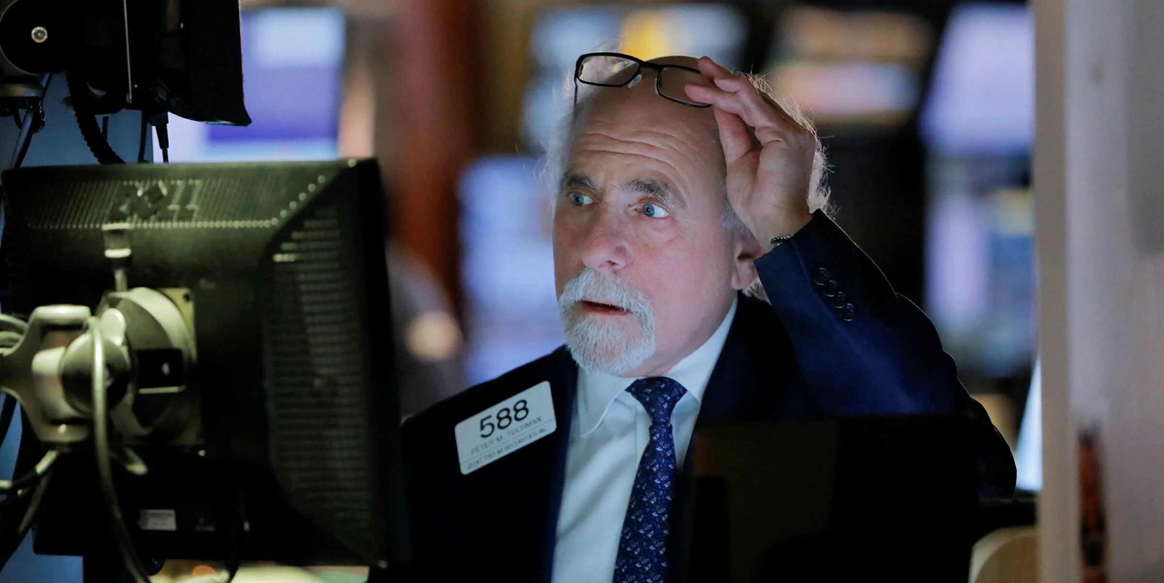 день независимости в англии. статуя свободы и флаг сша. недовольные зрители. генерала сша роберта неллера. американцы в россии.