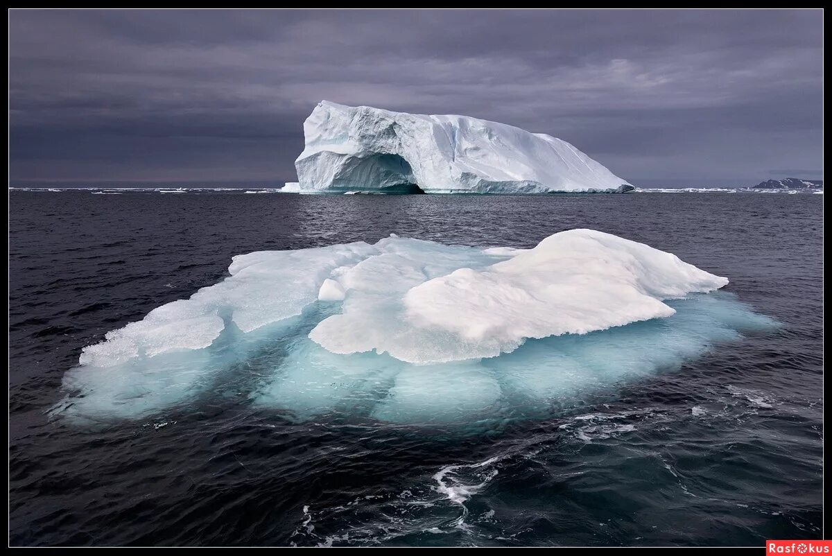 красный дом. тасиилак гренландия.