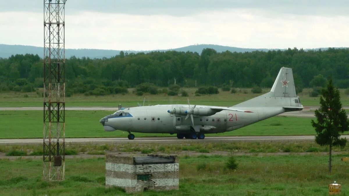 Ан-12 транспортный самолёт. Ан22 иан12. Ан 12 ввс россии. Черный тюльпан самолет ан-12. Ан-12 тикси.