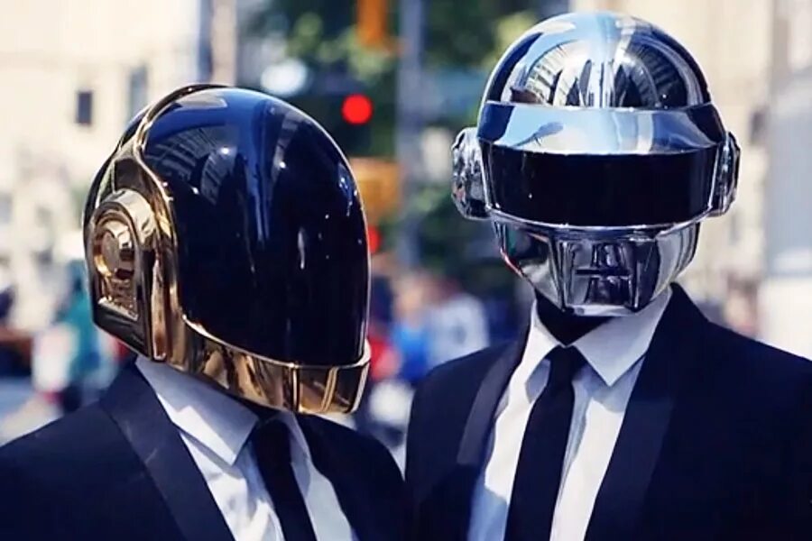 Get lucky s. Daft Punk ги-Мануэль де Омем-Кристо. Daft Punk 1993. Группа Дафт панк. Дафт панк золотой шлем.