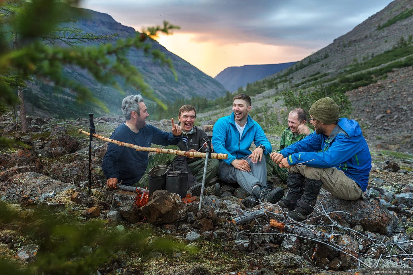 Фотосессия в путешествии. С туристами в том числе. Турист путешественник. С туристами в том числе. Группа туристов.